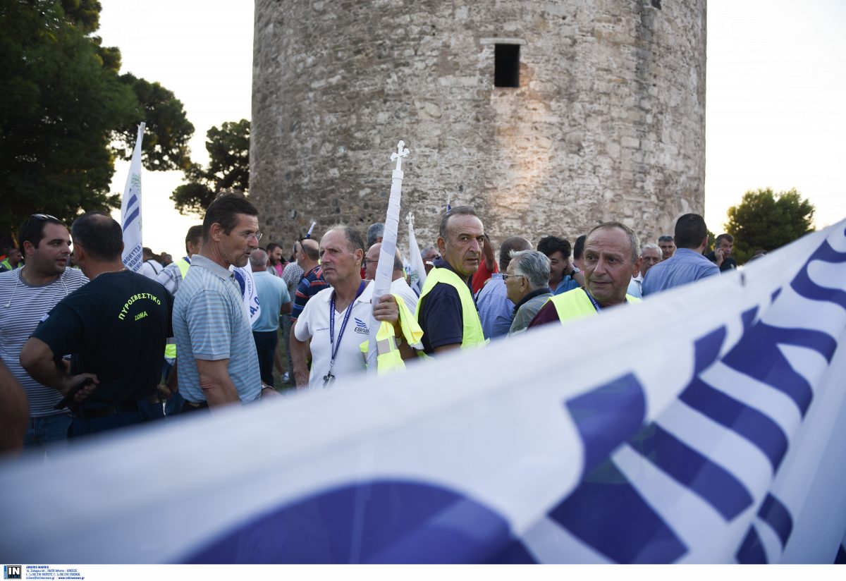 ΔΕΘ 2018: Ένστολοι διαμαρτύρονται στο Λευκό Πύργο (pics)