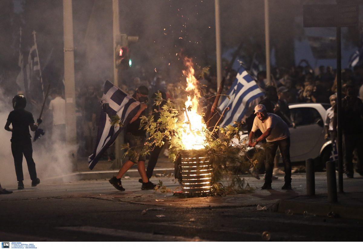 Εισαγγελική παρέμβαση για τον οπλοφόρο διαδηλωτή στα επεισόδια