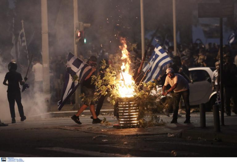 Εισαγγελική παρέμβαση για τον οπλοφόρο διαδηλωτή στα επεισόδια