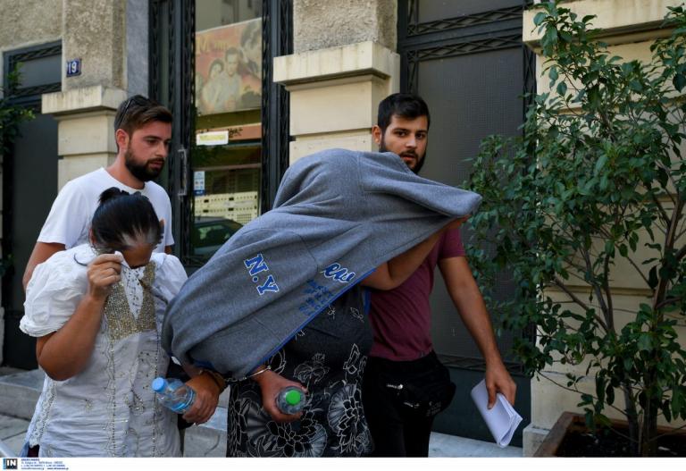 Αυτές είναι οι γυναίκες που έριχναν λάδι στις εικόνες στα μουσεία – «Το λάδι είναι θαυματουργό»