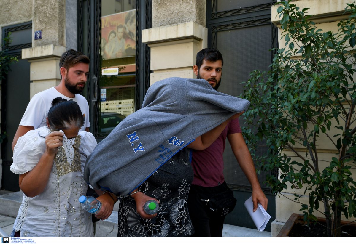 Αυτές είναι οι γυναίκες που έριχναν λάδι στις εικόνες στα μουσεία – «Το λάδι είναι θαυματουργό»