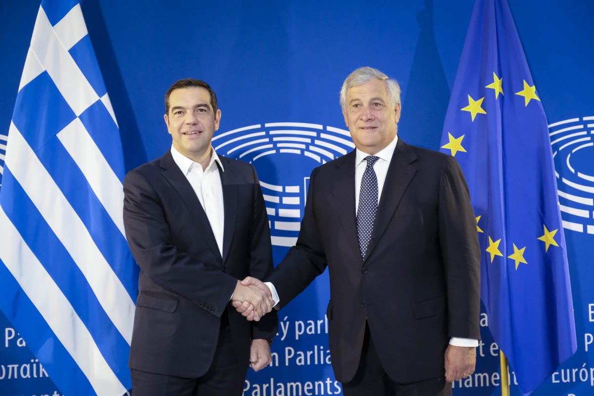 Handelsblatt: Ο ελληνικός προϋπολογισμός προκαλεί αισιοδοξία στον Τσίπρα