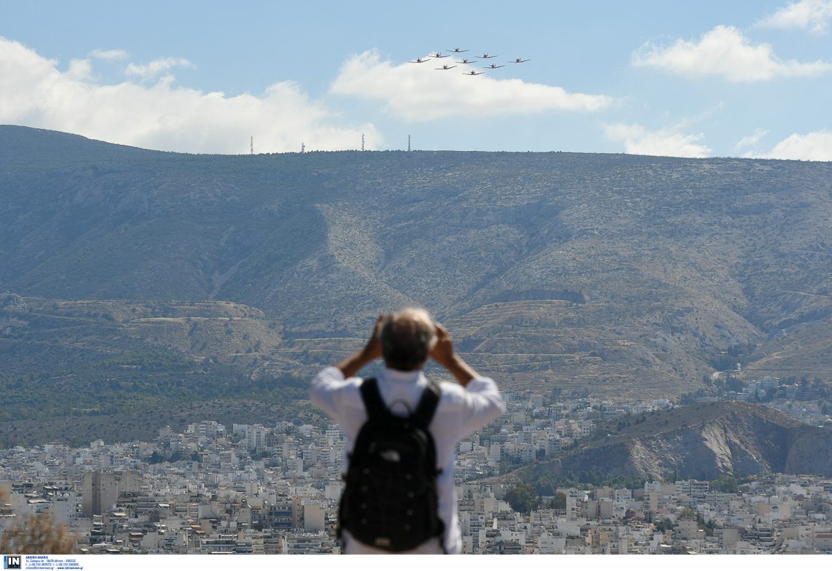 ATHENS FLYING WEEK: “Γέμισε” αεροπλάνα ο ουρανός της Αθήνας (pic)