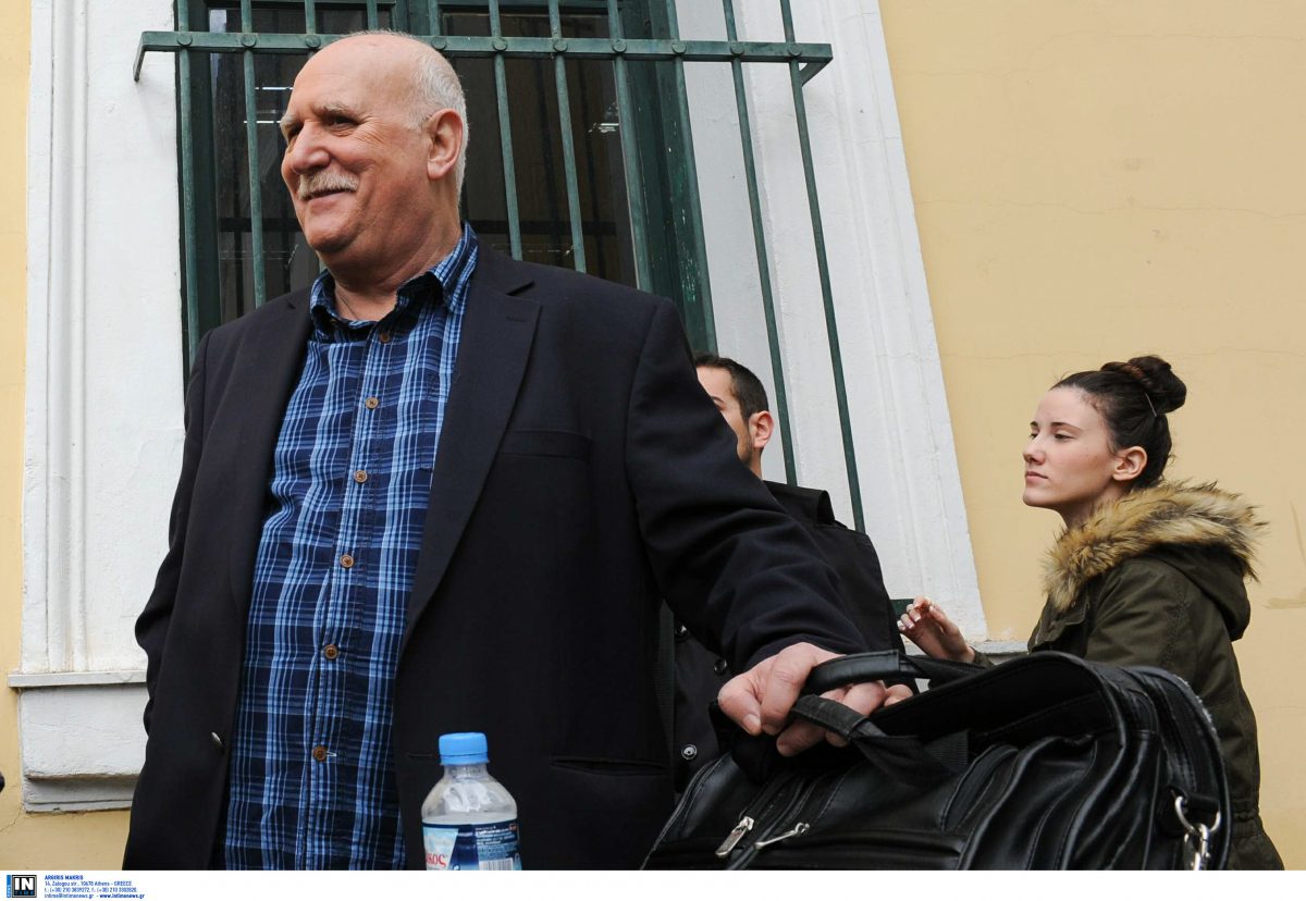 Ο Παπαδάκης σήκωσε το τηλέφωνο στον αέρα και όλοι ξεκαρδίστηκαν με όσα άκουσαν (vid)