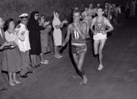 Αμπέμπε Μπικίλα: Ο «ξυπόλητος» μαραθωνοδρόμος