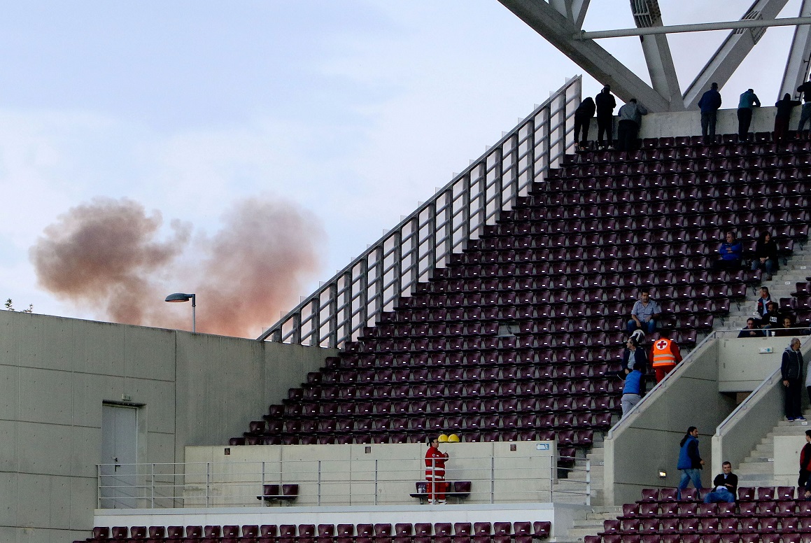AEL FC ARENA: Ένταση και ρίψη μολότοφ πριν την έναρξη του ματς ΑΕΛ – Παναιτωλικός