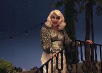 Το κόλπο της Σερ για να φαίνεται νεότερη στο “Mamma Mia” (vids)