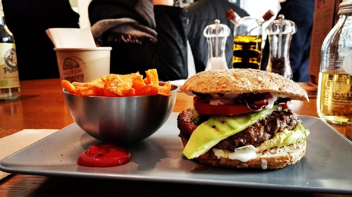Το junk food αυξάνει τον κίνδυνο κατάθλιψης