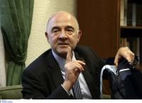 Ιταλός ευρωβουλευτής “πατάει” με το παπούτσι του σημειώσεις του Μοσκοβισί (vid)