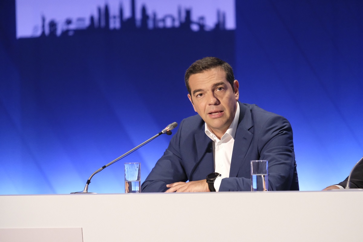 ΔΕΘ 2018: Ομαδικά πυρά της αντιπολίτευσης για τον Τσίπρα – “Θρασύς και δειλός” – “Τελειώνει ο χρόνος του”