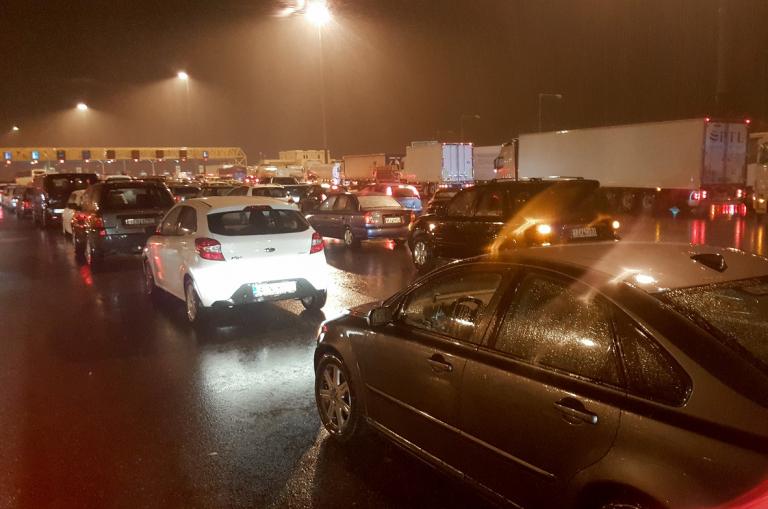 Έκλεισε η εθνική Αθηνών – Κορίνθου και στα δύο ρεύματα κυκλοφορίας
