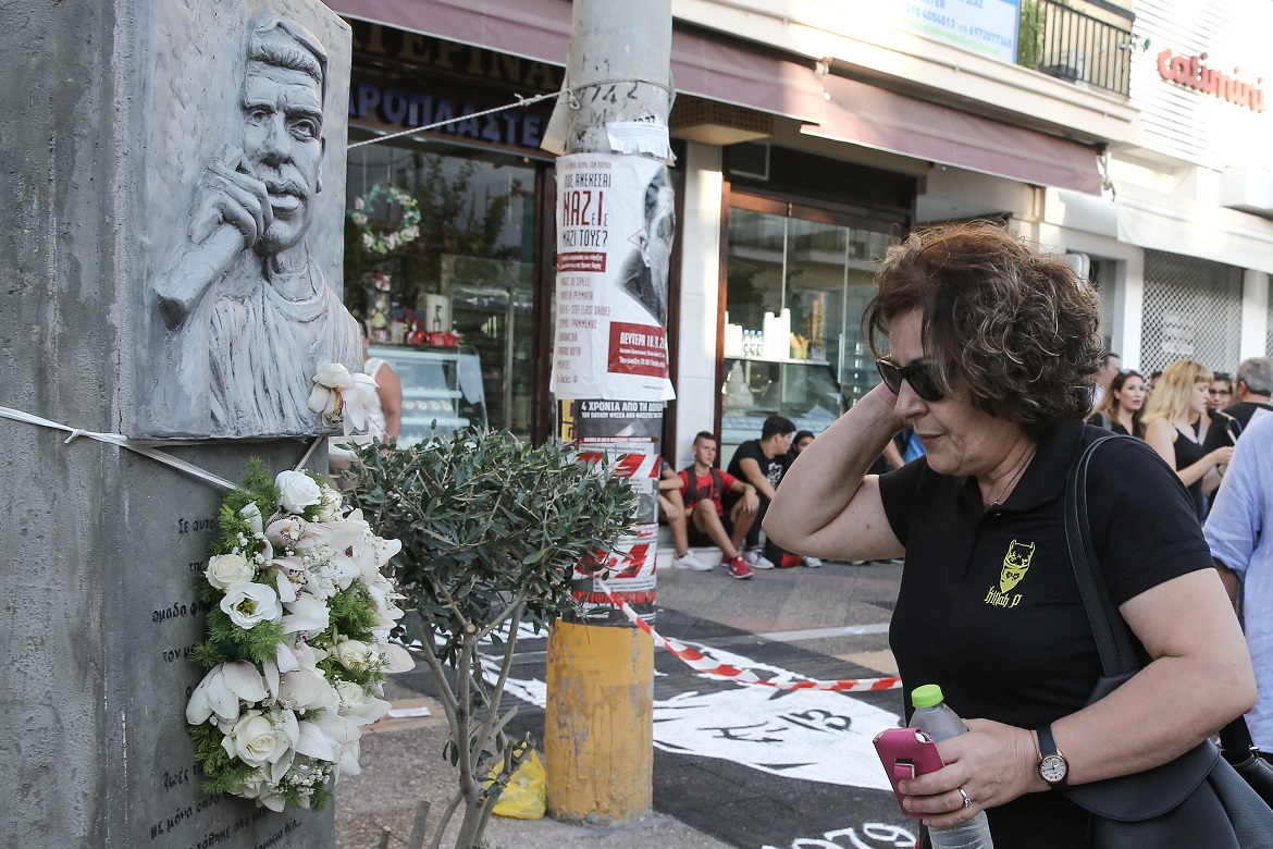 Η μητέρα του Παύλου Φύσσα συγκλονίζει – Τι λέει για το βράδυ της δολοφονίας