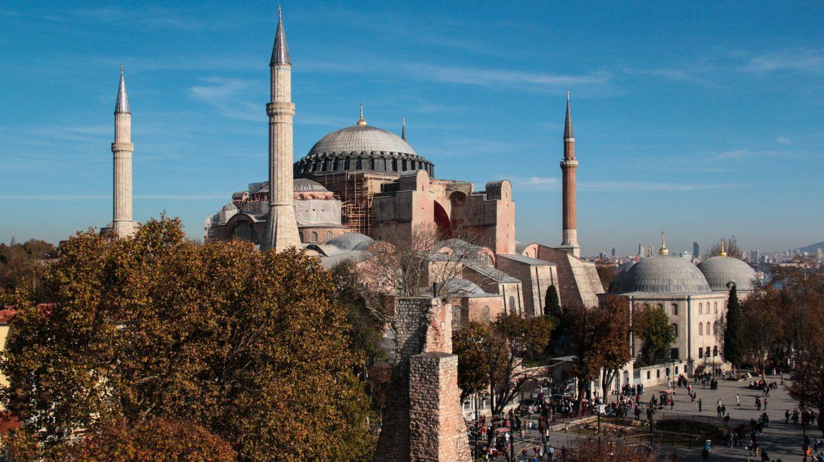 Τουρκία: Επίσημο – Παραμένει μουσείο η Αγιά Σοφιά