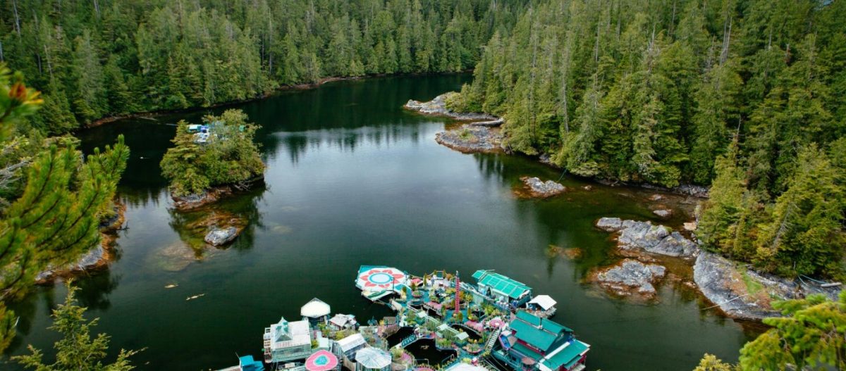 Tο πλωτό σπίτι των Κάθριν Κινγκ και Γουέιν Άνταμς