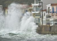 ΚΥΚΛΩΝΑΣ: Ο «Ζορμπάς» σαρώνει την Ελλάδα – Ποιες περιοχές θα πληγούν (pics&vids)