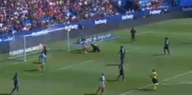 Το αστείο γκολ της Σεβίλλης: Απίστευτη “γκάφα” από τον τερματοφύλακα της Λεβάντε (vid)