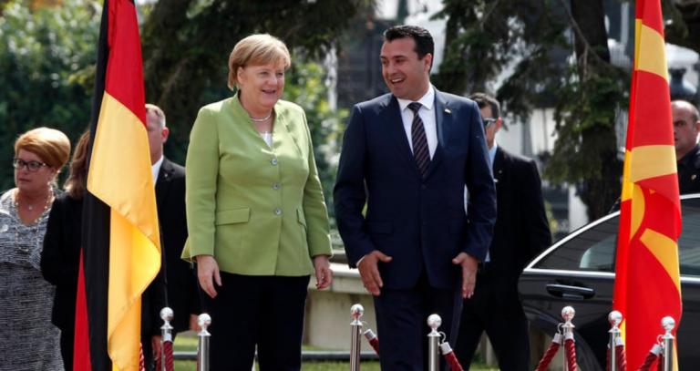 Μέρκελ σε Ζάεφ για Σκοπιανό: Ιστορική ευκαιρία η Συμφωνία των Πρεσπών