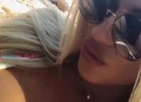 Ελληνίδα τραγουδίστρια “ζεστάθηκε” στο τζακούζι της (pics)