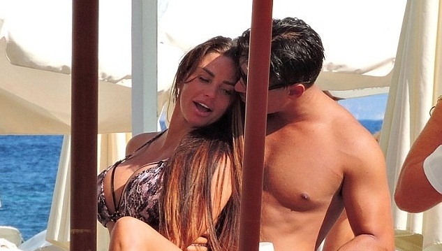 KATIE PRICE: Ασυγκράτητη με τον νέο της σύντροφο (pics)