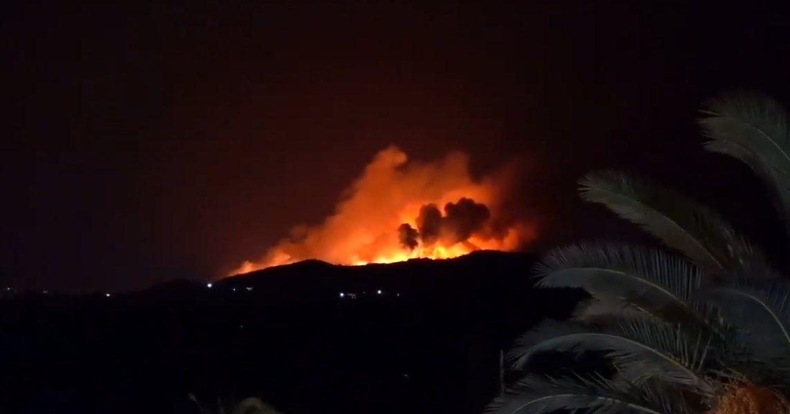 ΦΩΤΙΑ ΤΩΡΑ: Μαίνεται η πυρκαγιά στην Σάμο