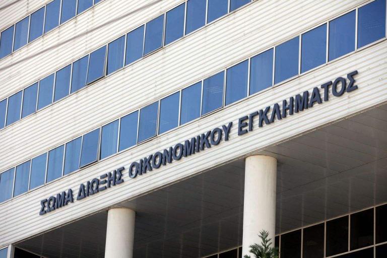Θεσσαλονίκη: Εργαστήριο με σήματα – “μαιμούδες” επώνυμων ενδυμάτων εντόπισε το ΣΔΟΕ