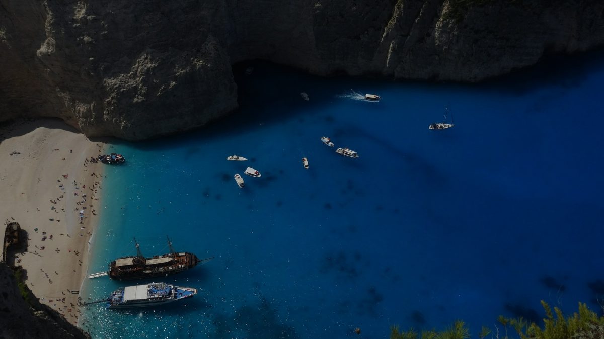 ΠΑΡΑΛΙΑ ΝΑΥΑΓΙΟ: Συγκλονιστικές μαρτυρίες – “Ψάχναμε τα παιδιά μας – Εικόνες βιβλικής καταστροφής”