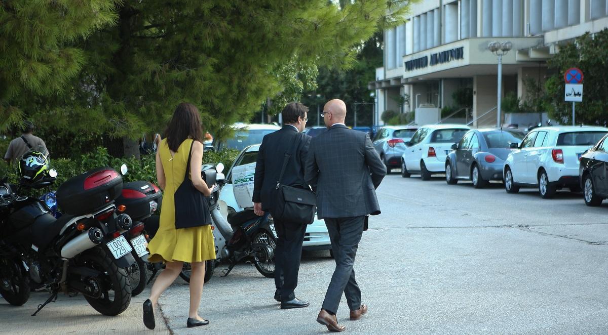 Παζάρι δίχως τέλος για τις συντάξεις στη συνάντηση με τους θεσμούς