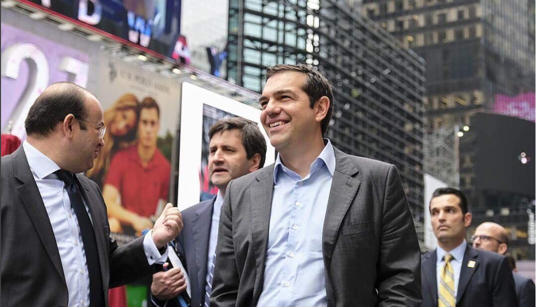 Τσίπρας: Χαμογελαστός περπατά στην Times Square (pic)