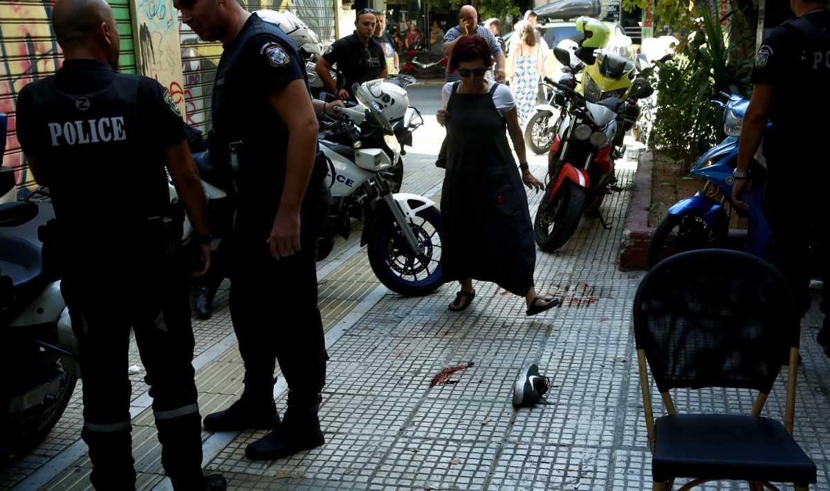 ΖΑΚ ΚΩΣΤΟΠΟΥΛΟΣ: Αναζητούν και τον 2ο άνδρα που τον κλωτσούσε