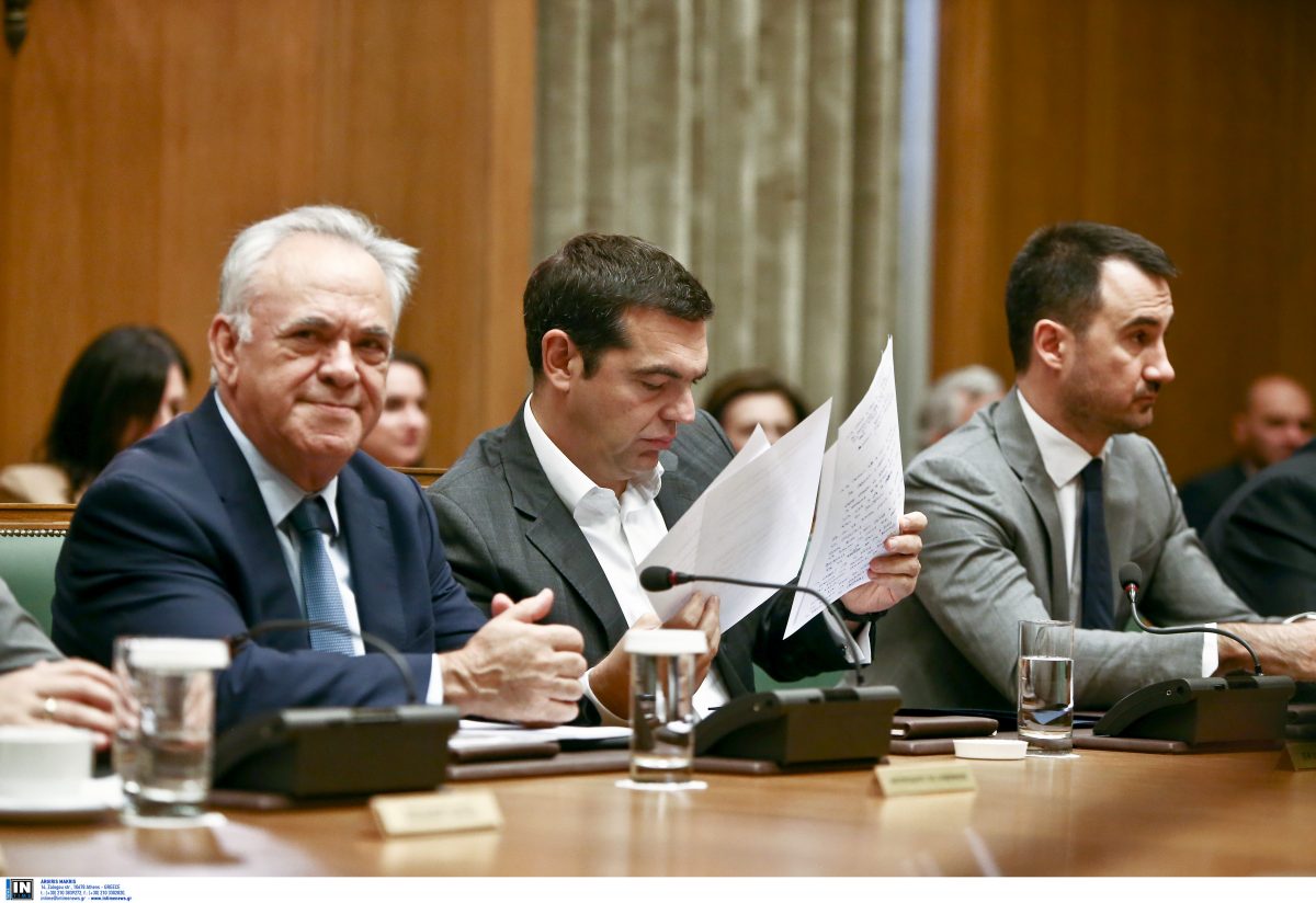 Τσίπρας σε υπουργούς: Δεσμευτείτε ότι δεν θα ρίξετε την κυβέρνηση για το Σκοπιανό