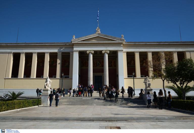 Πανεπιστήμιο Αθηνών: Φοιτητές εγκλώβισαν 30 καθηγητές σε αίθουσα