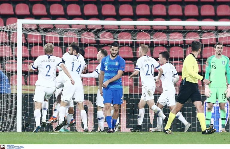 Πανό στο Τάμπερε προς… την Ελληνίδα μάνα: «Στείλε σουβλάκια!»