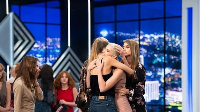 Έλντα Λάσκα: Στα όρια λιποθυμίας στον αέρα (vids)