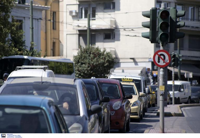 Κίνηση στους δρόμους: Μποτιλιάρισμα και δυσκολία στις μετακινήσεις