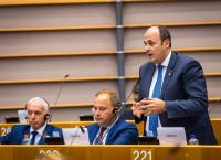 Ο αντιπρόεδρος της Λουξ ομιλητής στο 5ο Ευρωπαϊκό Κοινοβούλιο Επιχειρηματιών