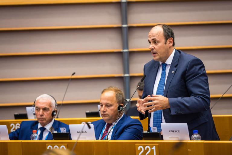 Ο αντιπρόεδρος της Λουξ ομιλητής στο 5ο Ευρωπαϊκό Κοινοβούλιο Επιχειρηματιών