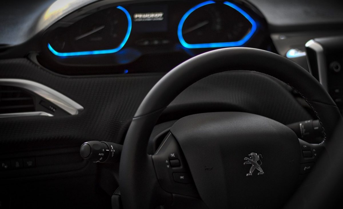 Peugeot: Εξελίσσει νέα γενιά ηλεκτροκίνητων σπορ μοντέλων