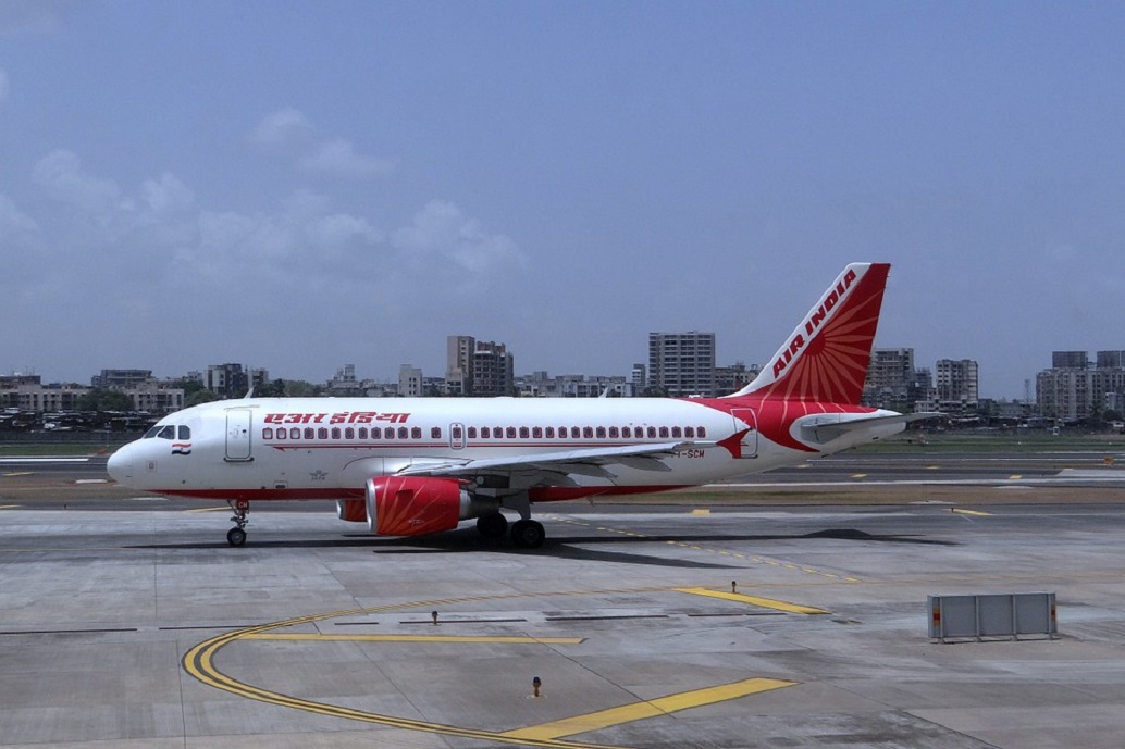 Ινδία: Αεροσκάφος της Air India χτύπησε σε τοίχο κατά την απογείωσή του αλλά η πτήση συνεχίστηκε