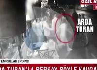 Το βίντεο με την επίθεση του Τουράν σε Τούρκο τραγουδιστή! (vid)
