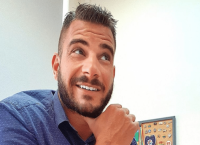 Υπαστυνόμος Λώλης: “Θα φιλιέμαι με όποιον θέλω και όπου θέλω” (pics)