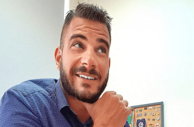 Υπαστυνόμος Λώλης: “Θα φιλιέμαι με όποιον θέλω και όπου θέλω” (pics)