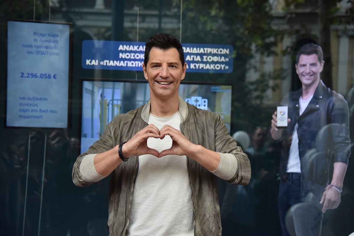 Attica: Στο ρυθμό της “Ομάδας Προσφοράς ΟΠΑΠ” – Δείτε τα αποκαλυπτήρια της βιτρίνας από τον Σάκη Ρουβά