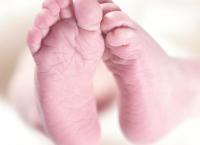 Γέννα με καισαρική: Η διαδικασία που “καταπίνει” τον φυσιολογικό τοκετό