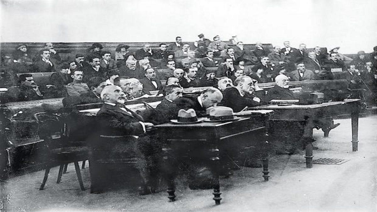 Η δίκη των έξι: Η εκτέλεση του 1922, η αθώωση 88 χρόνια μετά…