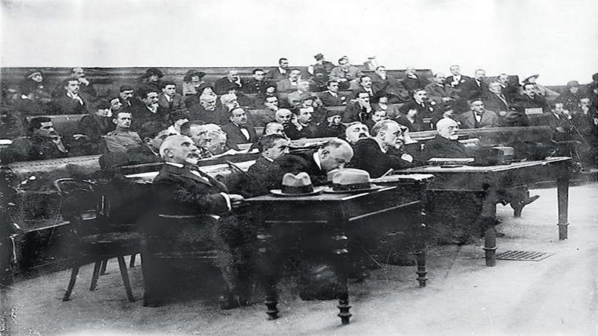 Η δίκη των έξι: Η εκτέλεση του 1922, η αθώωση 88 χρόνια μετά…