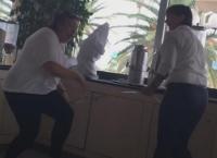 Η φάρσα που άφησε εποχή: Η υπάλληλος το θυμάται ακόμα [vid]
