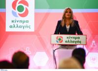 Γεννηματά: Ο Τσίπρας είναι ένας πρωθυπουργός σε απόγνωση – Κάνει delivery υπουργείων σε “πρόθυμους”