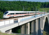 Φωτιά τώρα: Τρένο με 510 επιβάτες στη Γερμανία τυλίχθηκε στις φλόγες