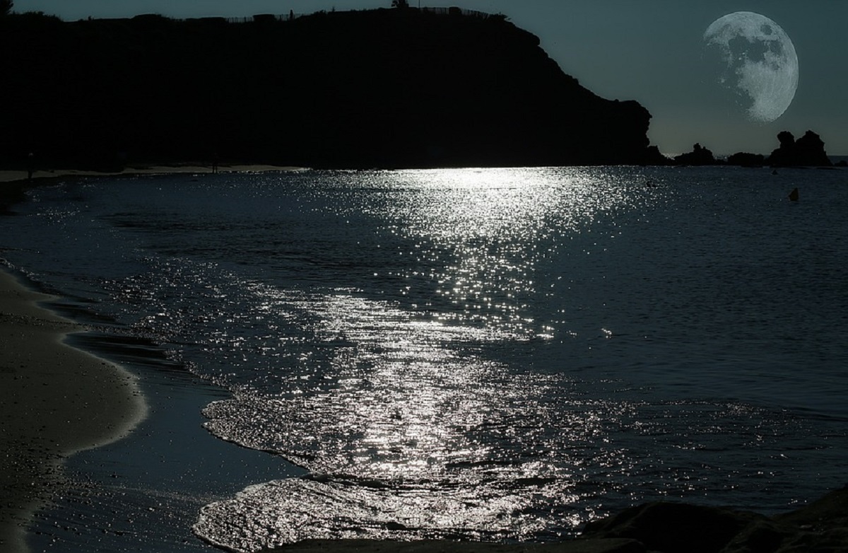 Πανσέληνος Οκτώβριος 2018: Προβλέψεις για όλα τα ζώδια – Χρήματα και έρωτας στο προσκήνιο