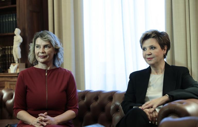 Γεροβασίλη – Παπακώστα: Τσακώθηκαν με αφορμή τις κρίσεις στην Αστυνομία